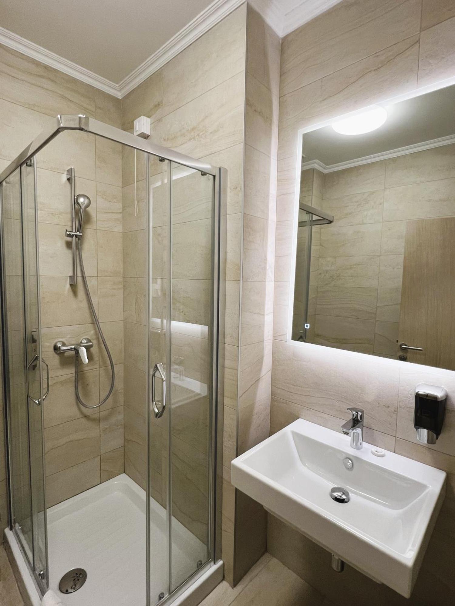 Nobel West Hotel Belgrad Exterior foto