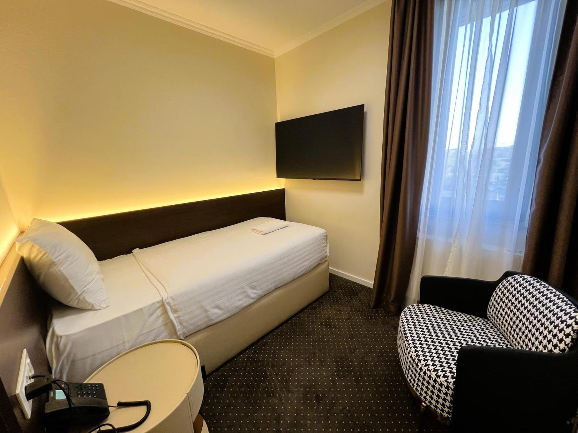 Nobel West Hotel Belgrad Exterior foto