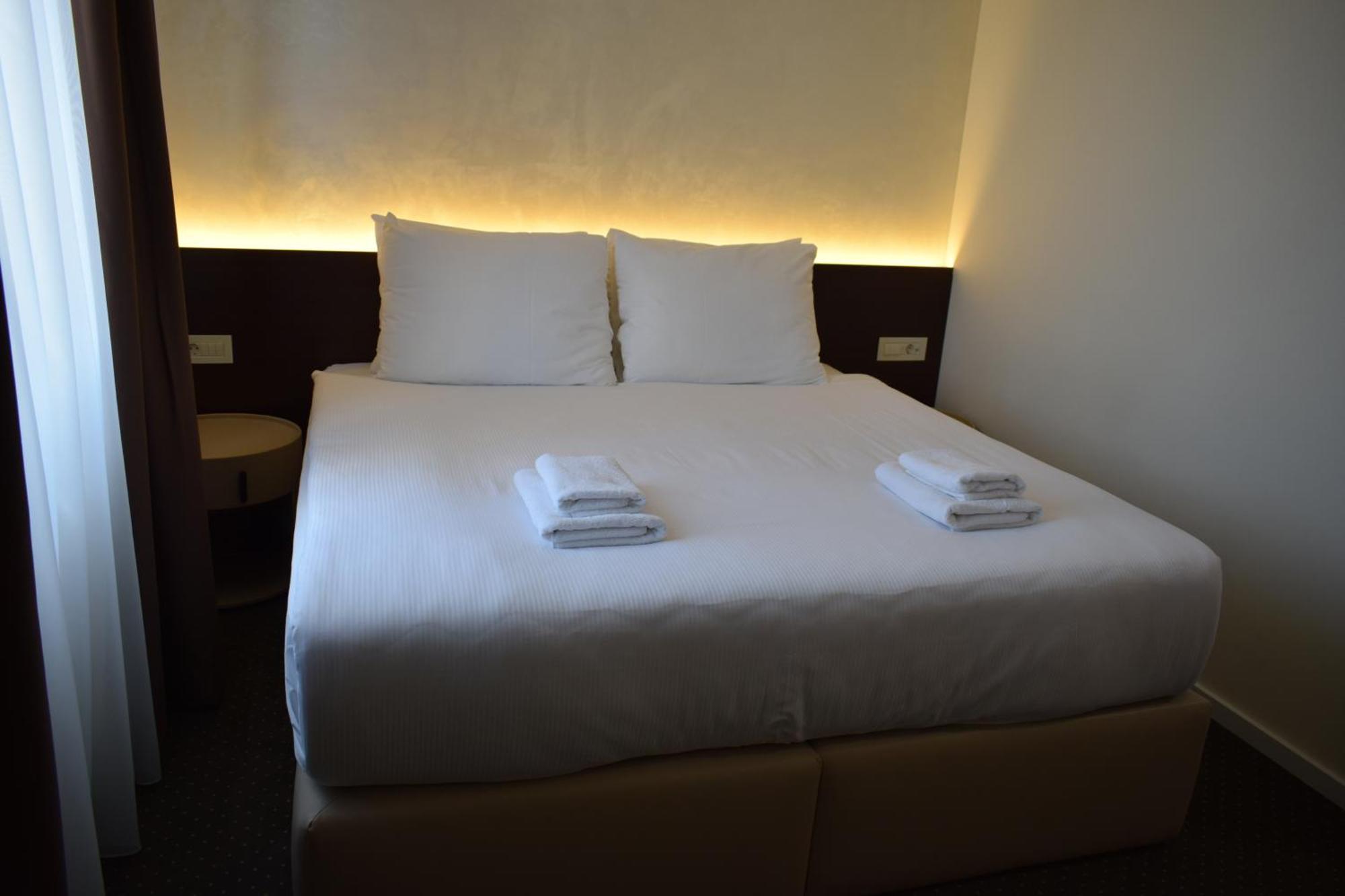 Nobel West Hotel Belgrad Exterior foto