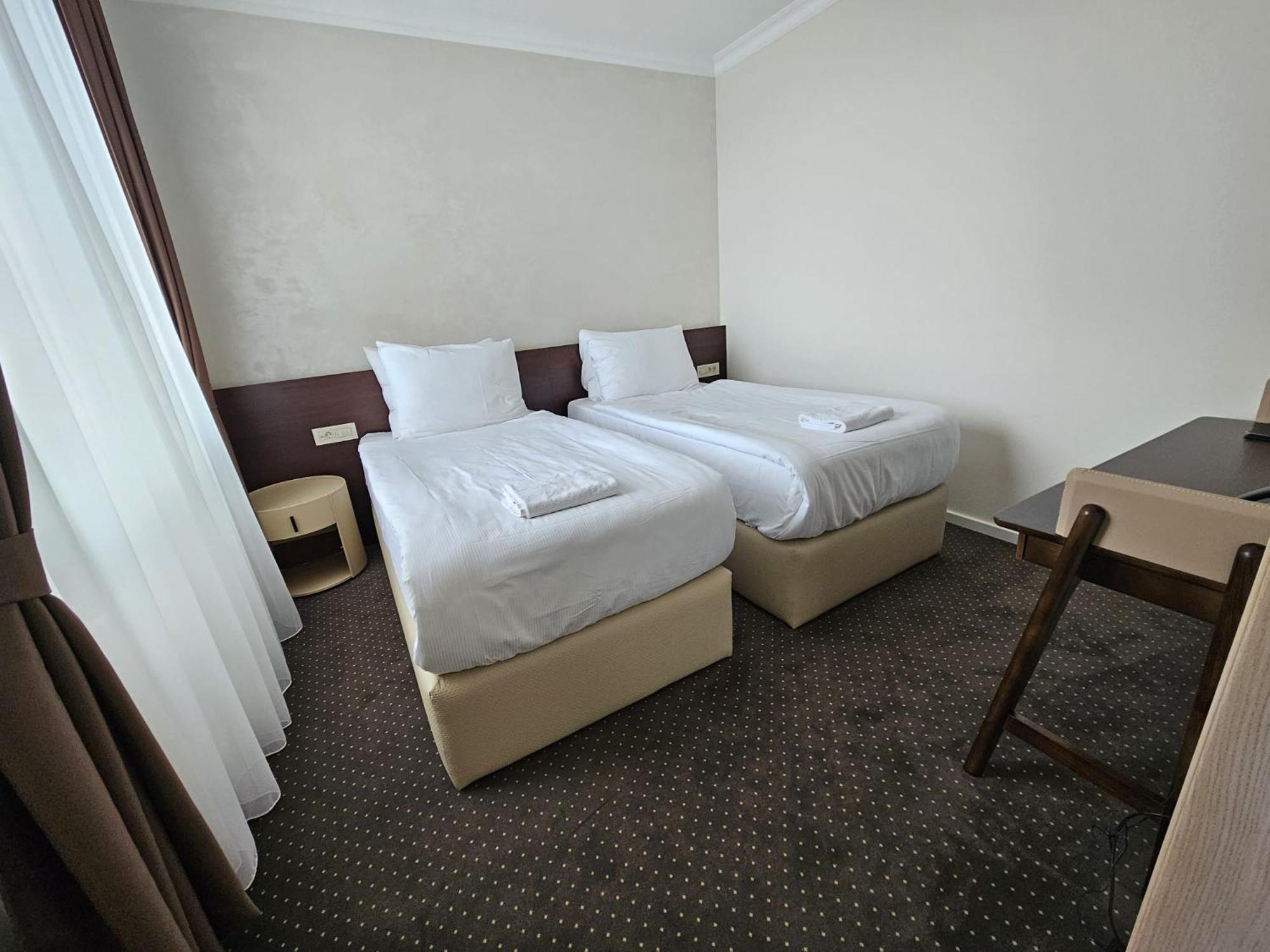 Nobel West Hotel Belgrad Exterior foto