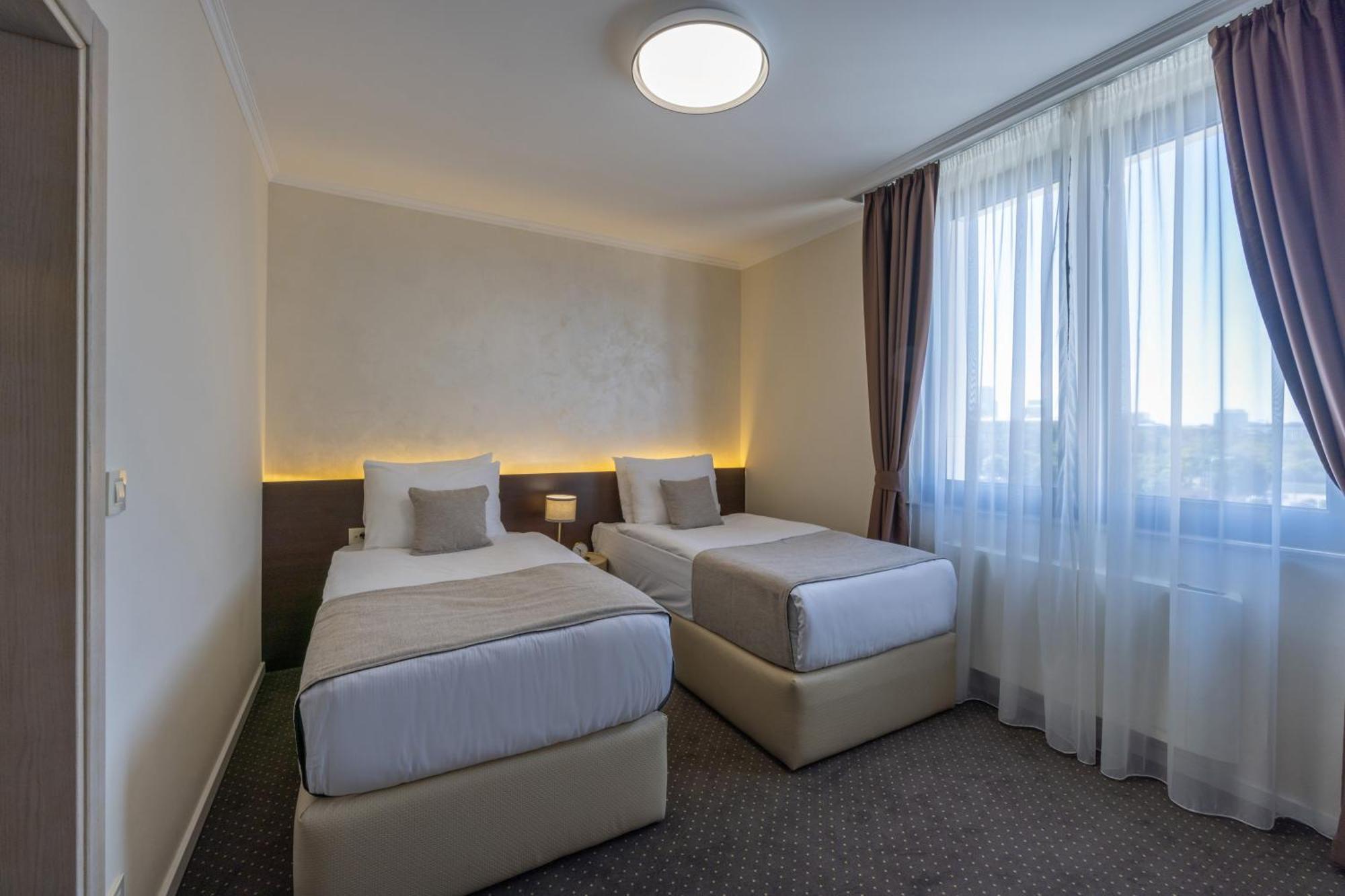 Nobel West Hotel Belgrad Exterior foto